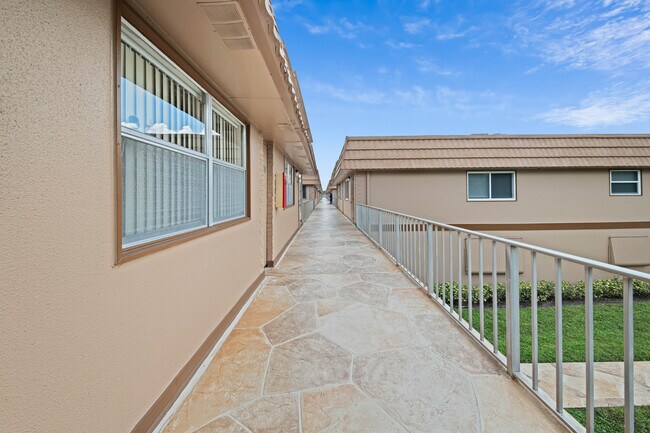 Building Photo - 336 Brittany Ave