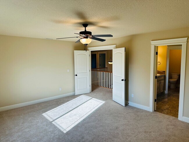 Building Photo - Beautiful Custom Felida Home