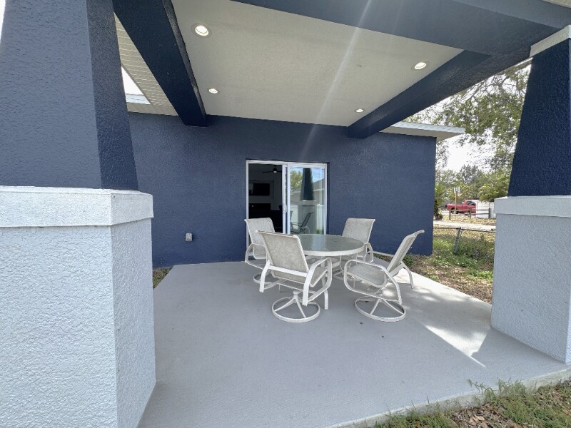 Building Photo - 302 Archimedes St
