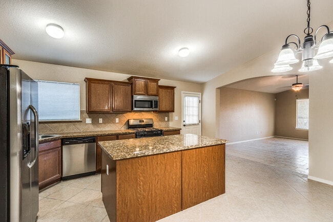 Building Photo - Immaculate Eastside 4-bedroom home in El P...