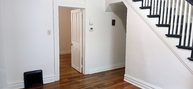 Building Photo - 606 Dodge St