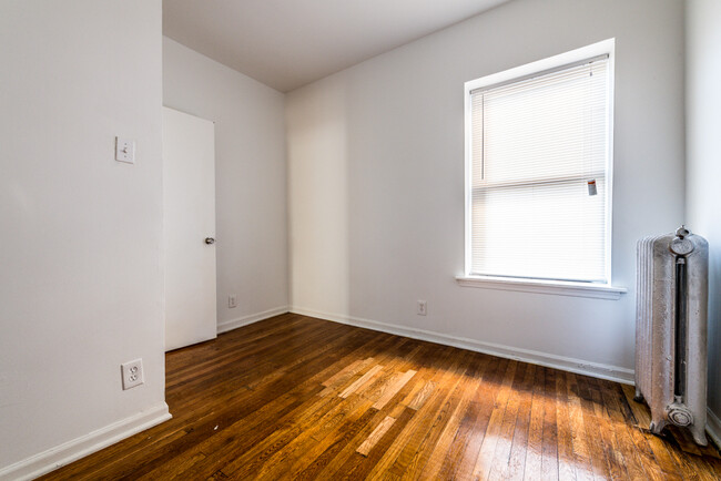 Bedroom - 400-08 S Laramie Ave