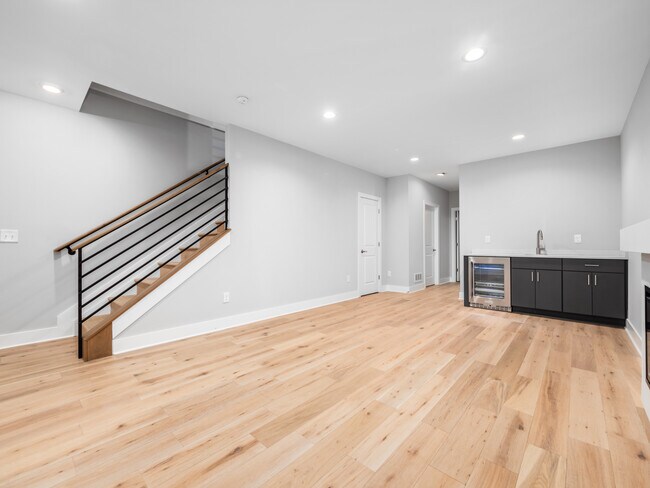Building Photo - 928 Pullman Pl