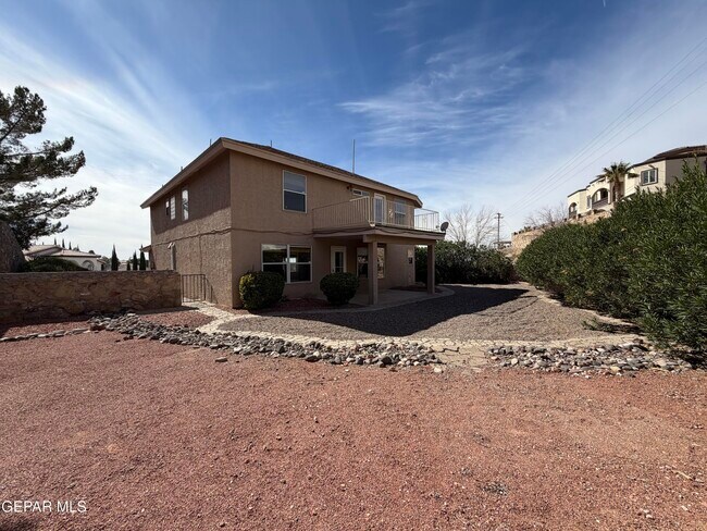 Building Photo - 1013 Via De La Paz Dr