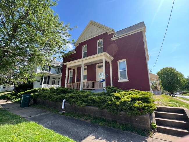 Building Photo - 1031-1033 S 11th St