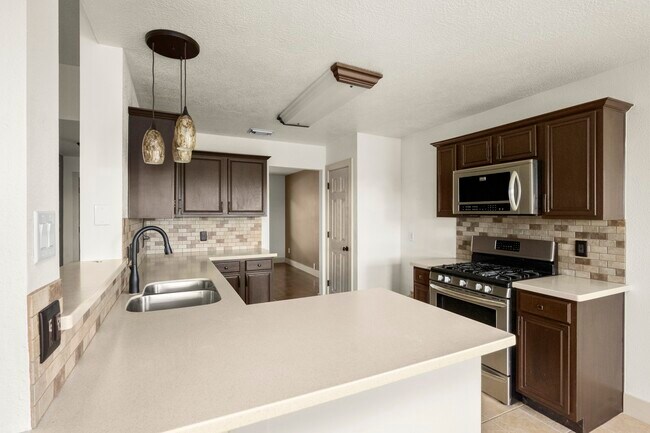 Building Photo - 1243 Willow Branch Dr