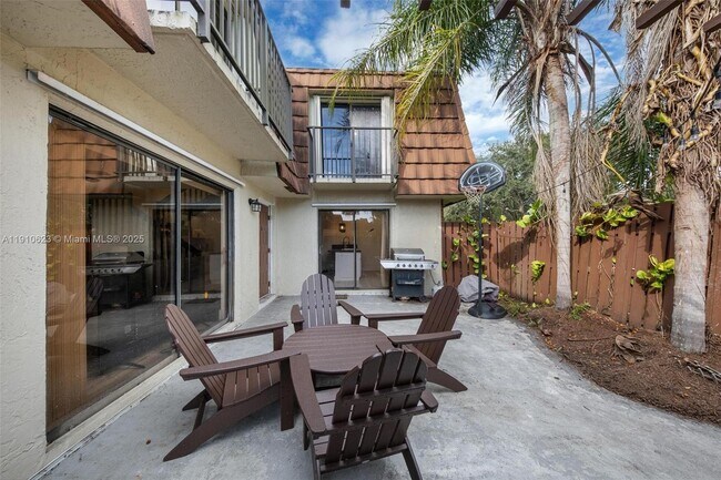 Building Photo - 11913 SW 11th Ct