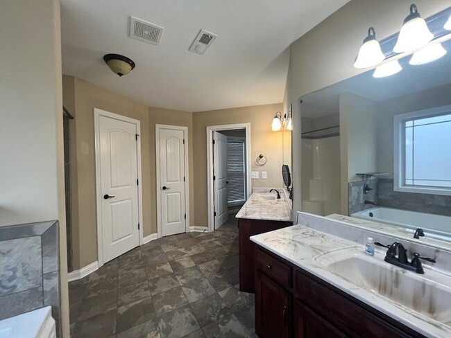 Building Photo - 1701 Winterhaven Ct