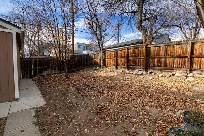 Building Photo - Charming Townhome in West Highlands!