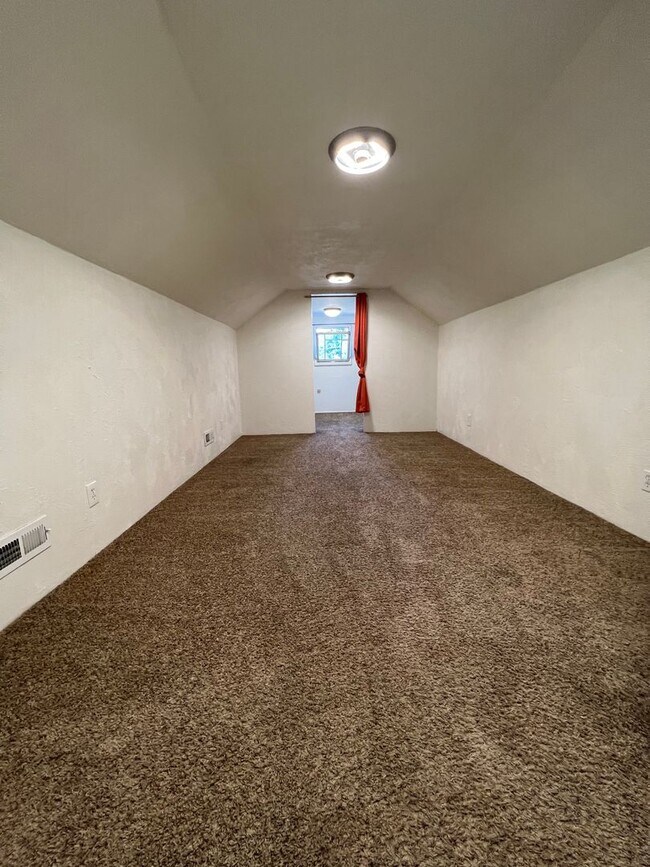 Building Photo - 3bd/1ba Craftsman in Tacoma