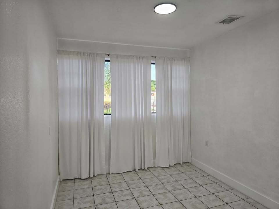 Building Photo - 11320 NW 59th Ave