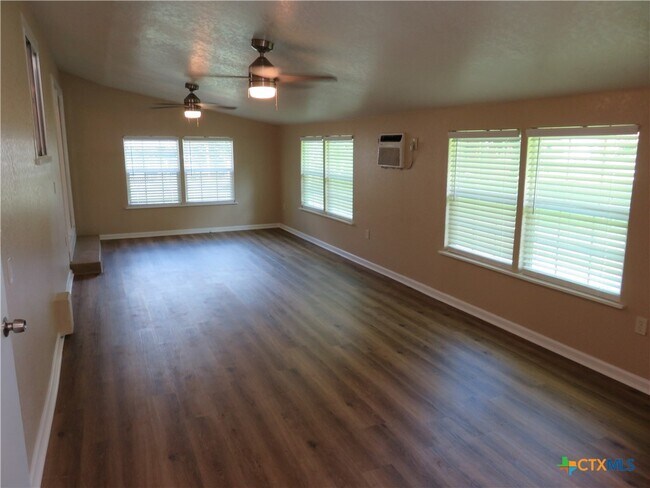 Building Photo - 969 Kunkel St