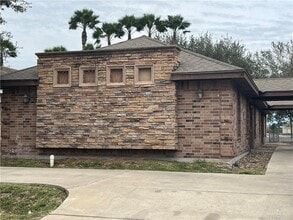 Building Photo - 7 W Daffodil Ave