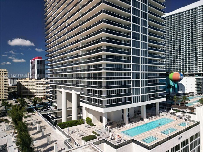 Building Photo - 1830 S Ocean Dr