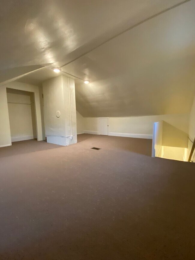 Building Photo - Updated 2BR Apartment with office now show...