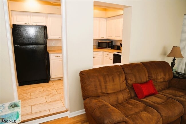 Building Photo - 21380 Edgewater Dr