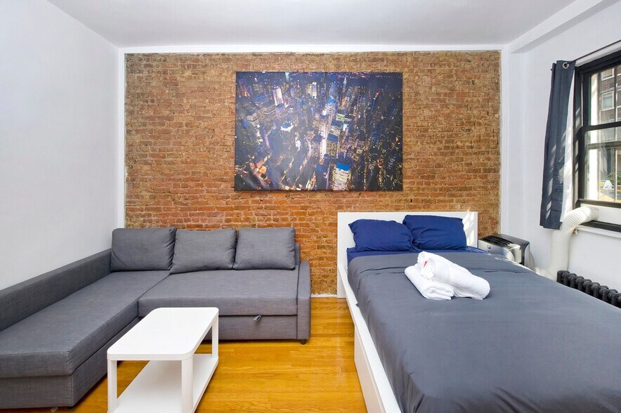 Building Photo - 215 B E 95th St