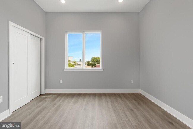 Building Photo - 2119 N Front St