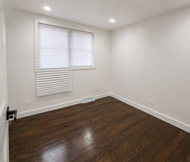 Building Photo - 2321 W 81st Pl