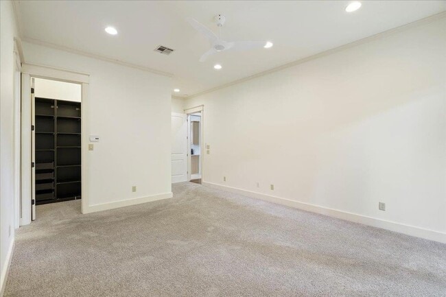 Building Photo - 5603 William Holland Ave