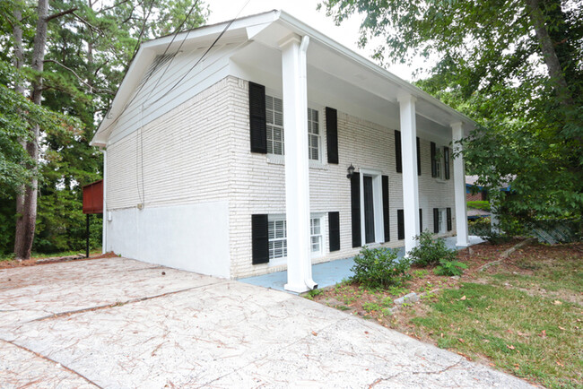 Primary Photo - Spacious 4BR 2BA Home!