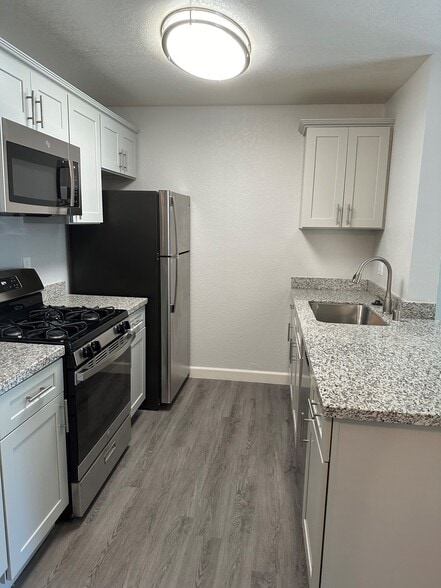 Building Photo - TRACY PARK