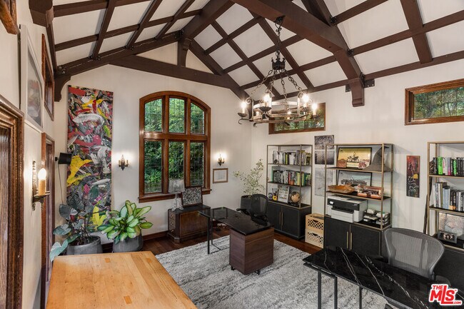 Building Photo - 4880 Queen Florence Ln