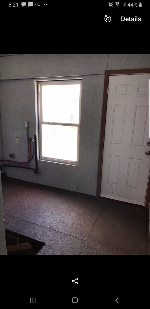 Building Photo - 3 bedroom 1 bath