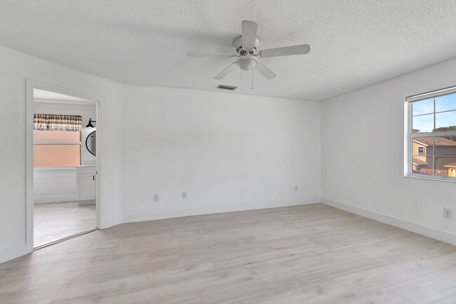 Building Photo - Boca Raton Modern Comfort Meets Florida Ch...