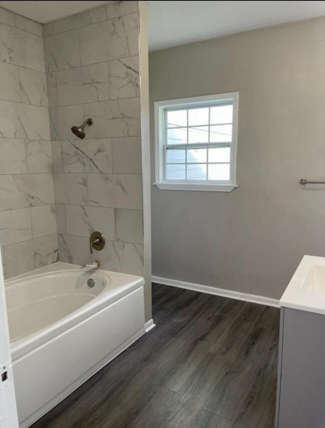 Building Photo - 8704 Lanewood Dr