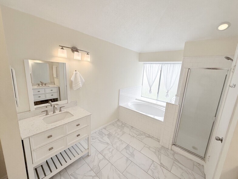 Building Photo - 14206 Rosseau St