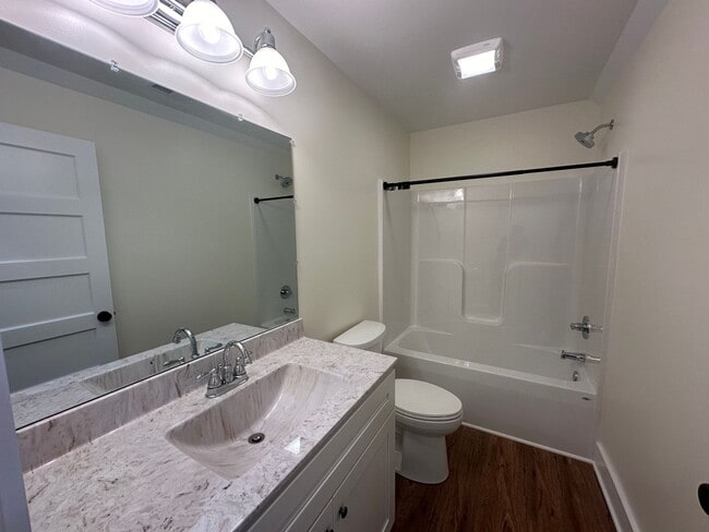 Building Photo - 2 Bed/2 Bath Long-Term Rental in Manteo!