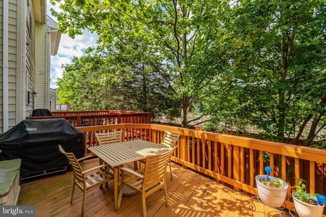 Building Photo - 3825 Watkins Mill Dr