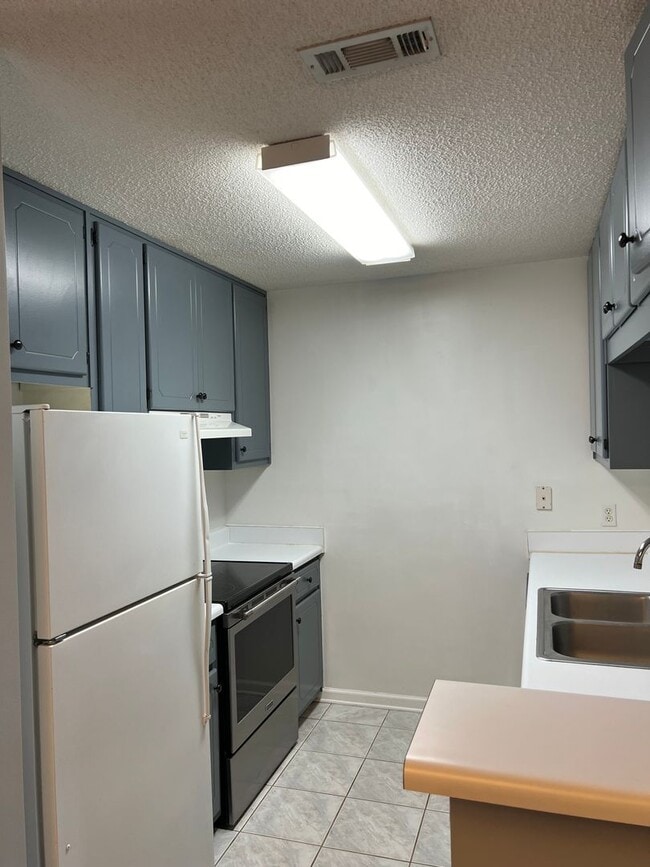 Building Photo - 102 Commons- COMING SOON