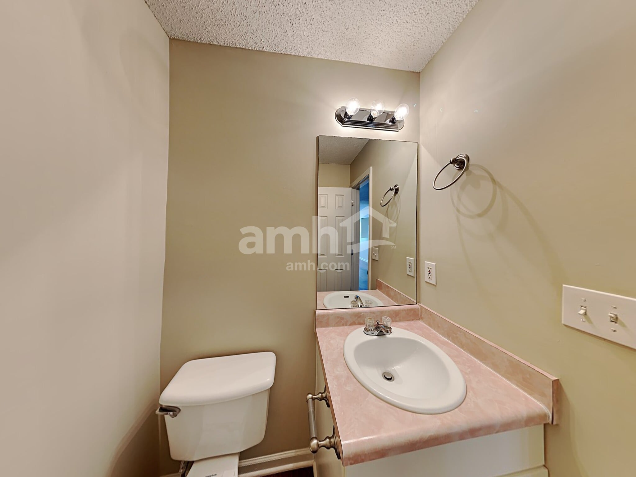 Building Photo - 4445 Tuckahoe Ct