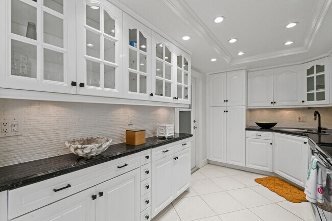 Building Photo - 2780 S Ocean Blvd
