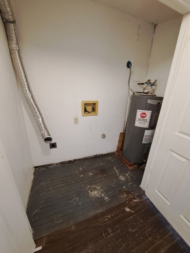 Building Photo - 1321 Chesapeake Ave