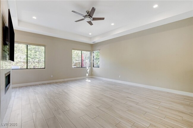 Building Photo - 64 Grey Feather Dr