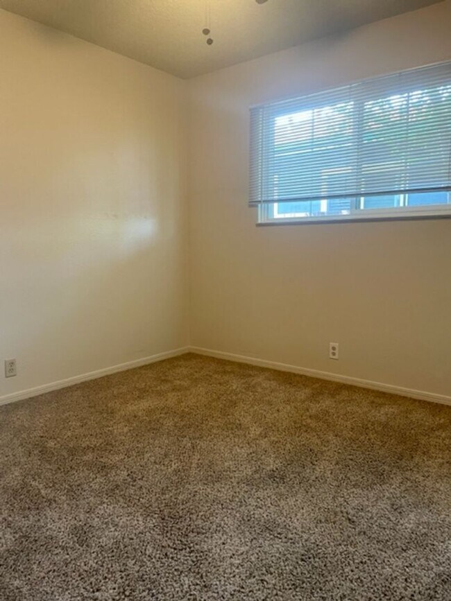 Building Photo - Charming house in an established quiet neighborhood in a court