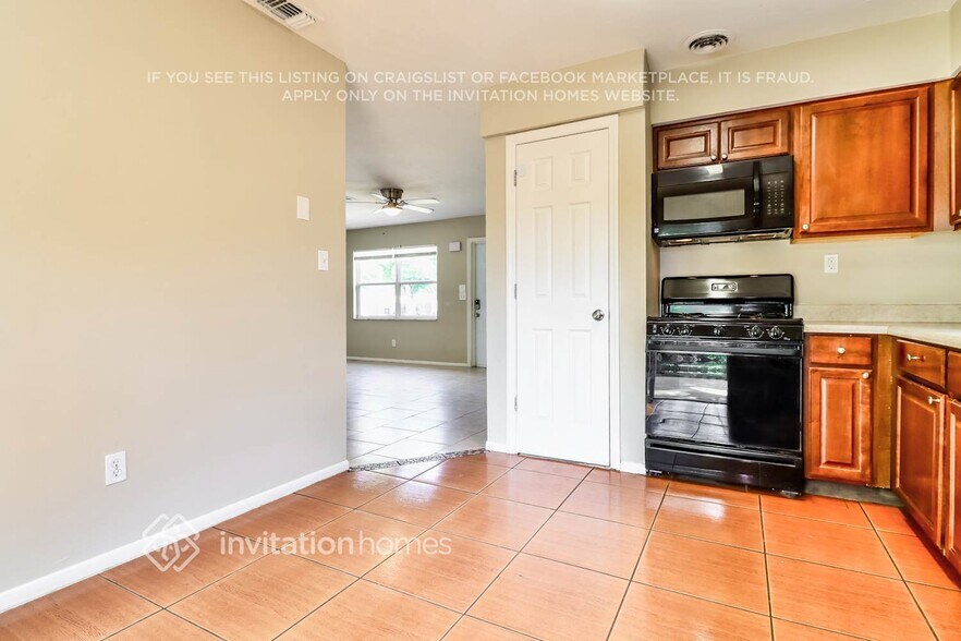 Building Photo - 14775 Mockingbird Ln E