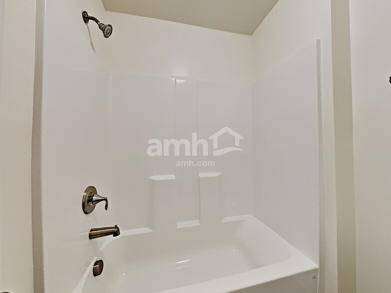 Building Photo - 593 Woodall Rd