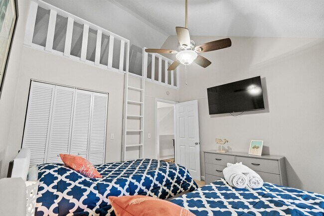 Building Photo - Furnished All-Inclusive 4bed/3bath condo available 12/1/25-2/28/26