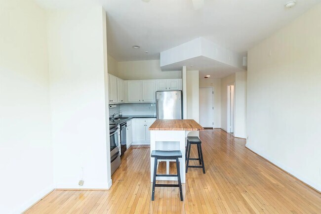 Building Photo - 1415 Chapin St NW