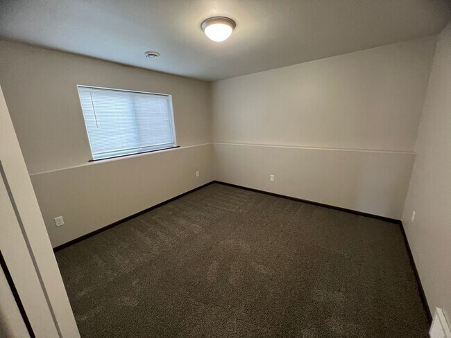 Building Photo - 3220 31st St S