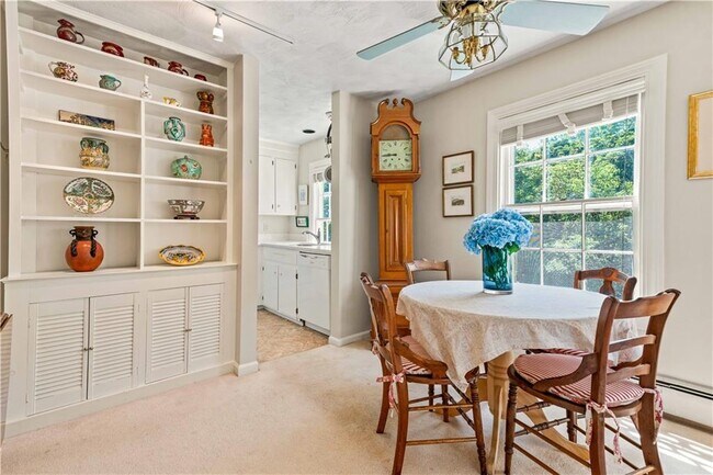 Building Photo - 141 Narragansett Ave