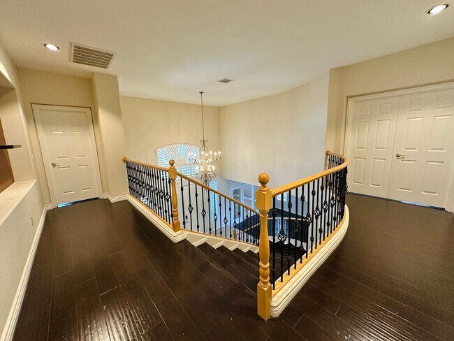 Building Photo - GORGEOUS 2 STORY HOME WITH A GRAND ENTRY &...