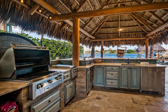 Building Photo - 844 East Dr