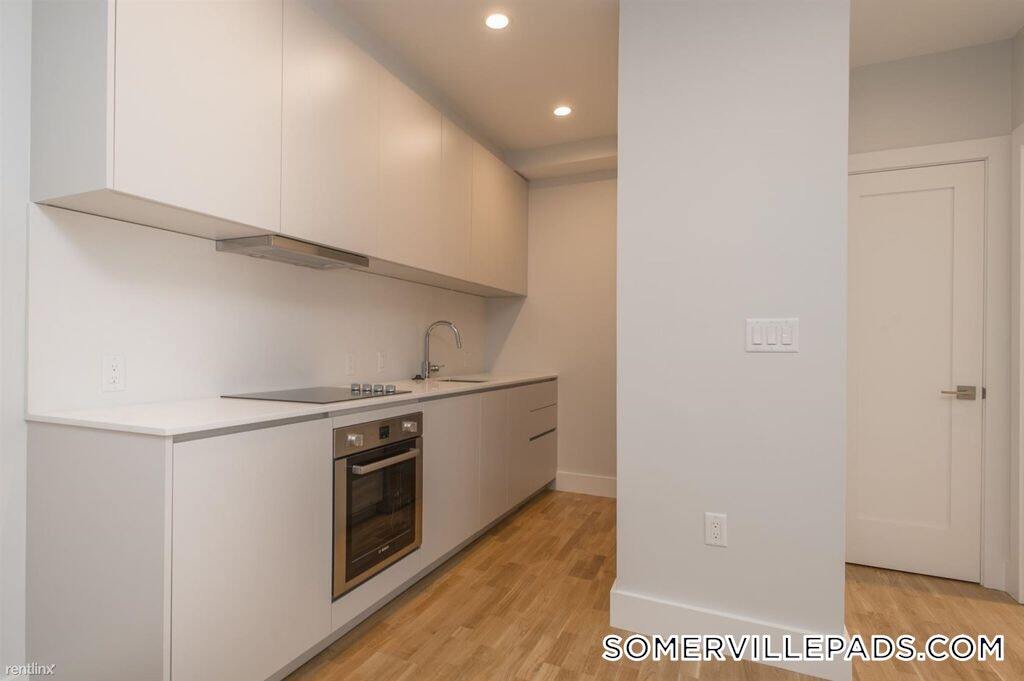 Building Photo - 136 Highland Ave