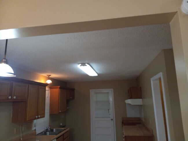 Building Photo - 1733 Carlyle Ave