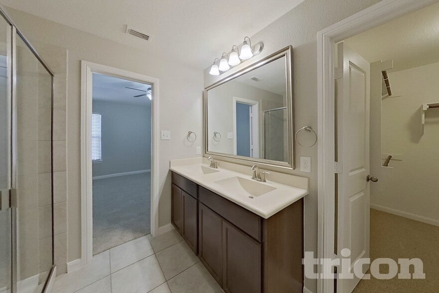 Building Photo - 1214 Cres View Dr